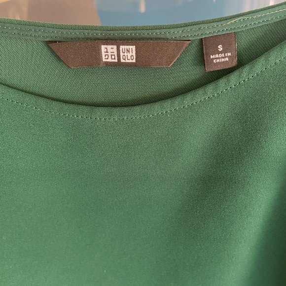 Uniqlo women's dark green camisole tank with thin spaghetti straps - Picture 3 of 3